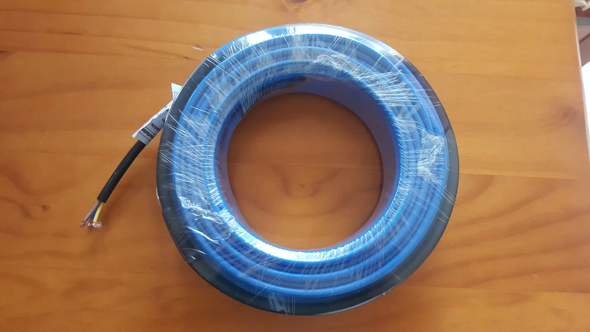 Inscreed heating cable